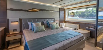 Yacht Charter Sunseeker 65
