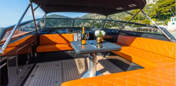 Yacht Charter VanDutch 40