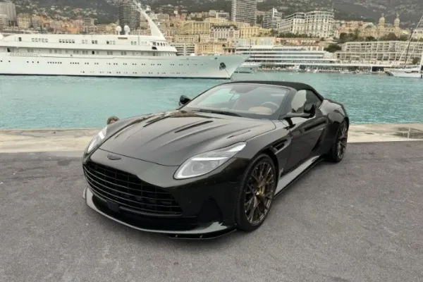 Aston Martin DB12 Volante