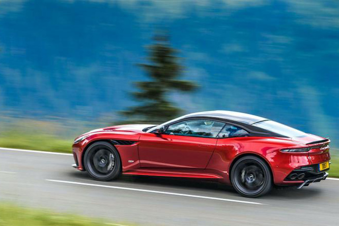 Rental Aston Martin DBS
