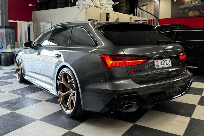  Audi RS6 Performance