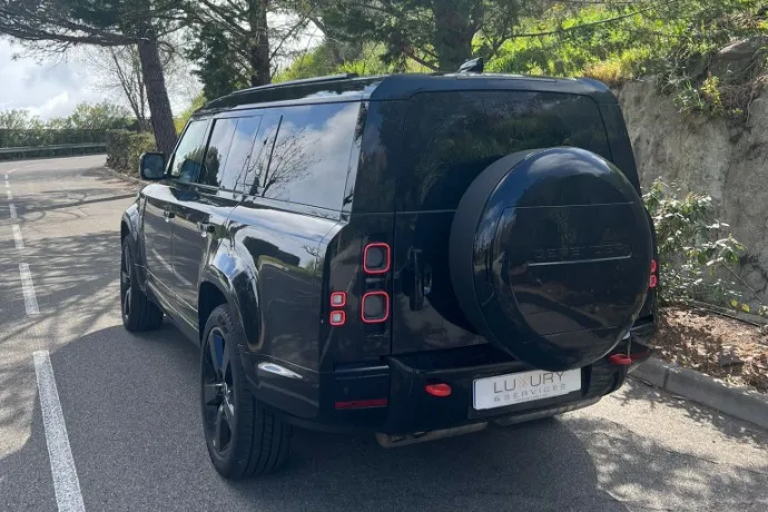 Land Rover Defender D130