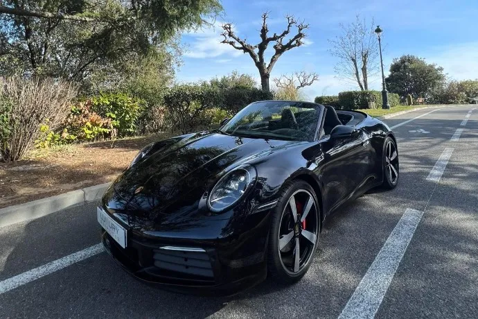 Porsche 992 Carrera 4S convertible
